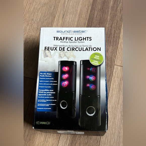 Light up speakers 🔊 - Picture 1 of 6